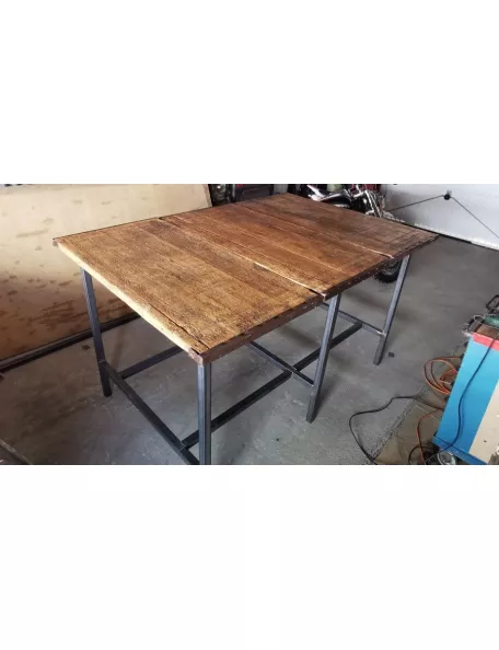 Table en tube profilé carré 40x40x3 avec plateau en bois